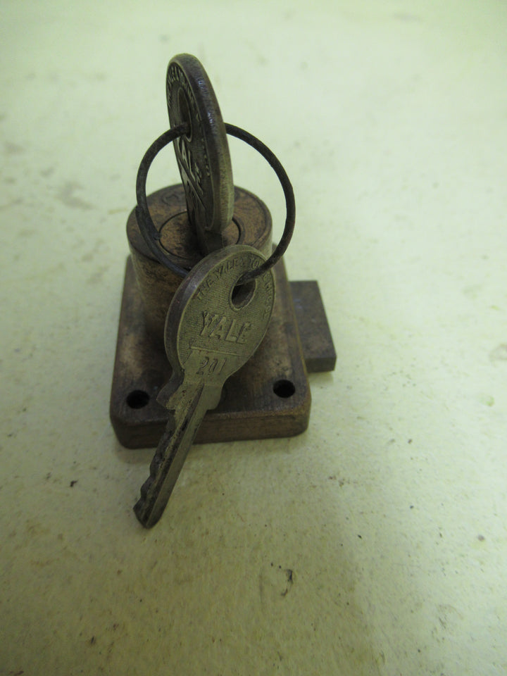 Desk Barrow Lock with 2 Keys 33H x 45W x 30D