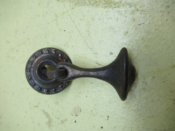 Antique Brass Circluar Plate with Oval Tear Dropl Pull 32Dia/Drop 50L x 32W