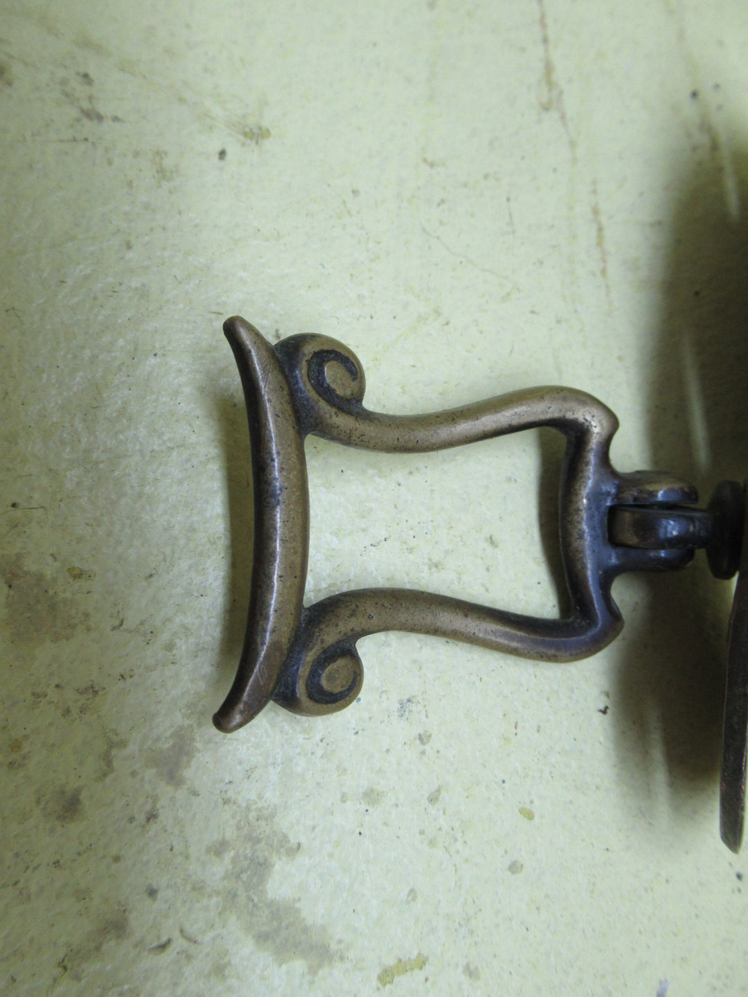 Victorian Wardrobe Drop Pull Door Handle with Flower Design on Plate and Musical Note Pull Drop 90L x 25-30W/Drop 17H x 54L