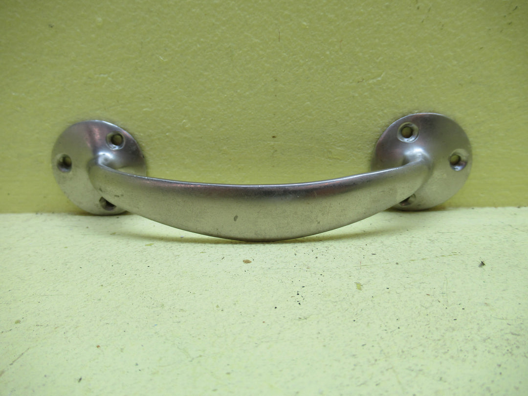 Brush Nickle Pulll Handle wiht Oval Mounting Plates 157L x 35W x 35D