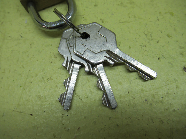 Yale Padlock in Brass & Steel with 2 Keys 51H x 30W x 12W
