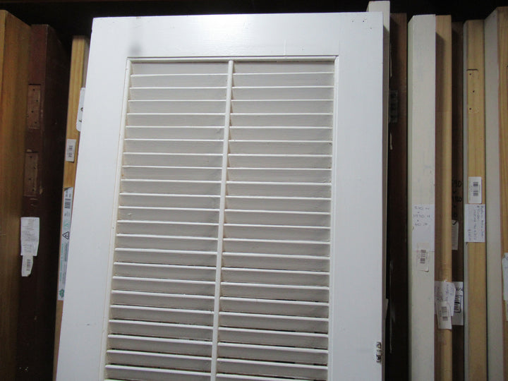 2 Panel Paint Finished Louvre Door 1970H x 555W x 32D