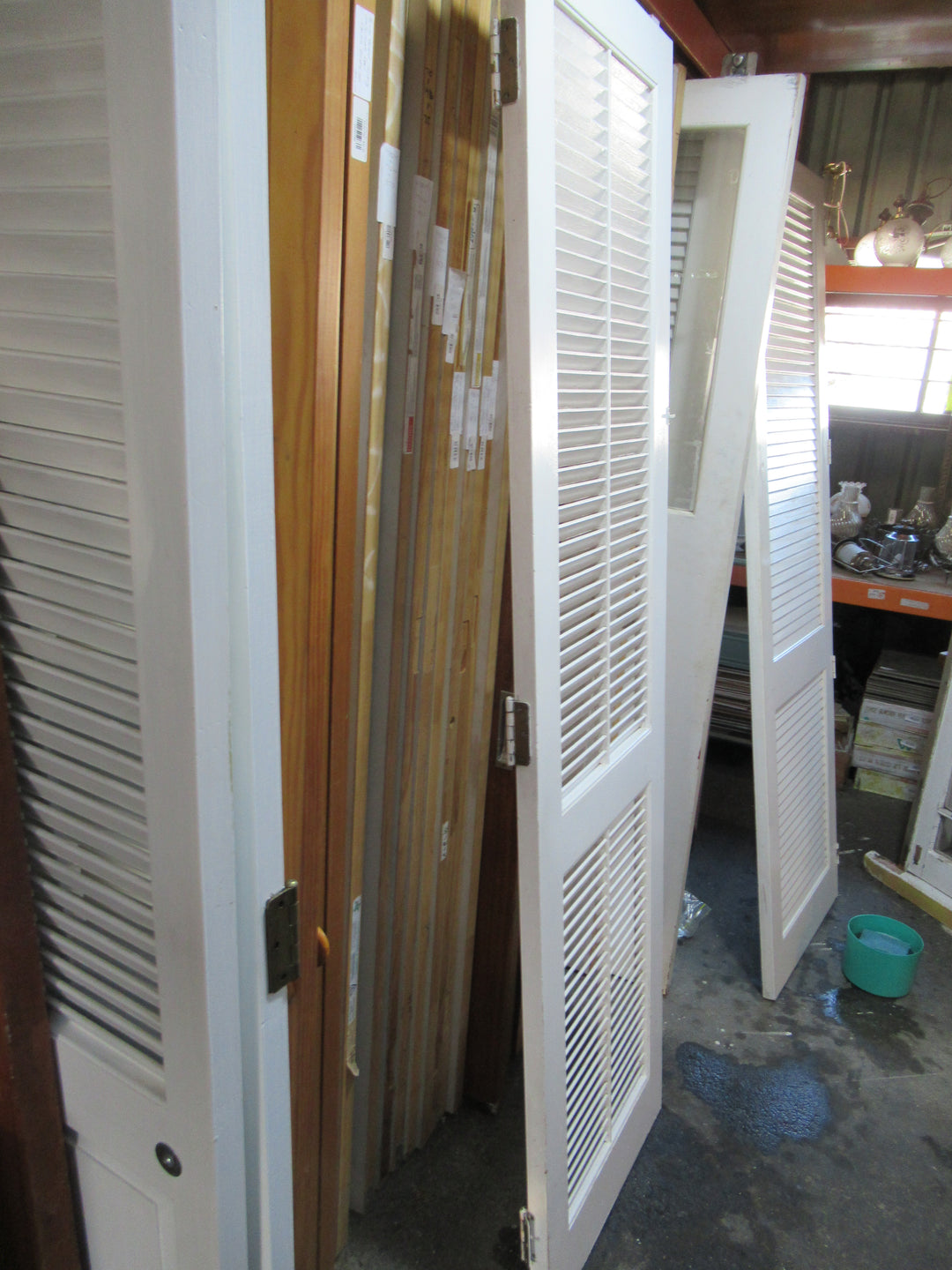 2 Panel Paint Finished Louvre Door 1970H x 555W x 32D