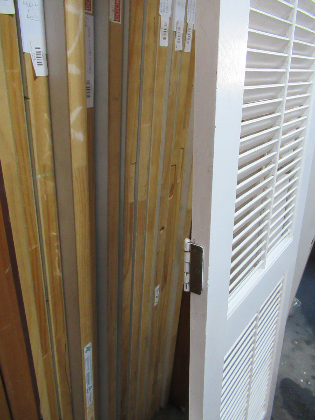 2 Panel Paint Finished Louvre Door 1970H x 555W x 32D
