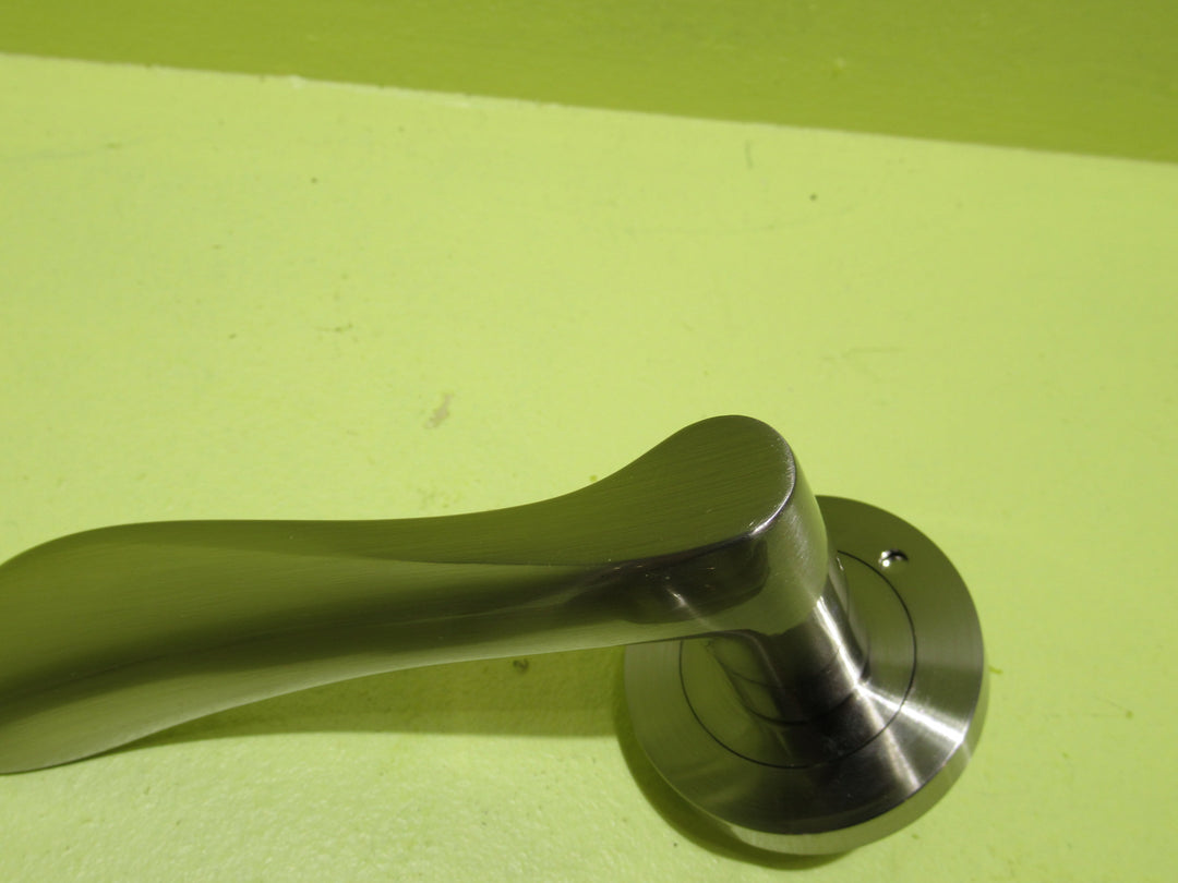 Windsor -Juno Lever Handles on Round Rose7192BN(Brushed Nickel) Lever 123L x 69H/ Rose 55Dia