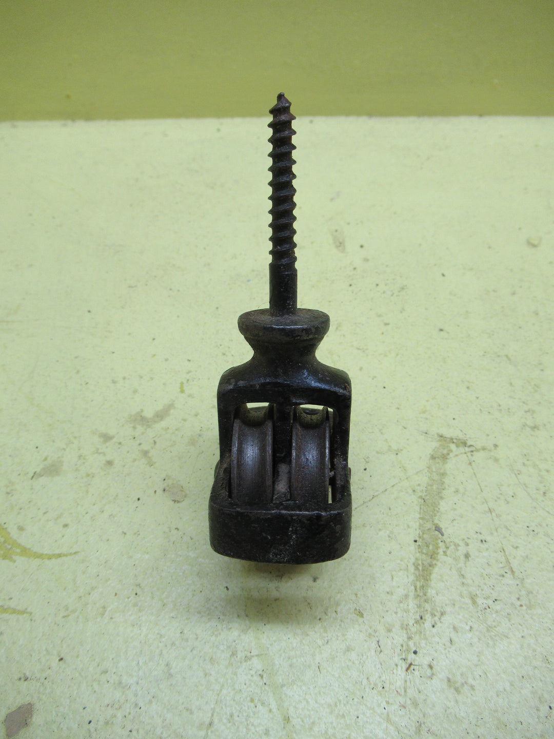 Double Pulley Wheel 82H x 57W x 31D/Wheel 59H x 37W x 39D