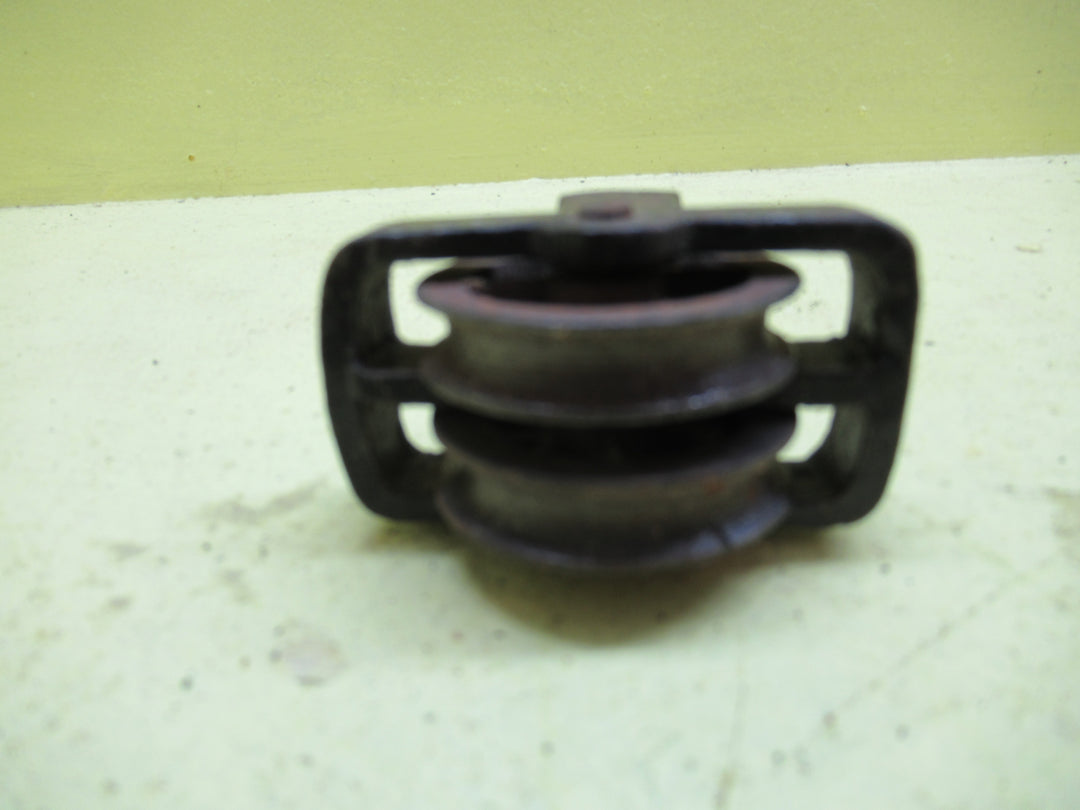 Double Pulley Wheel 82H x 57W x 31D/Wheel 59H x 37W x 39D