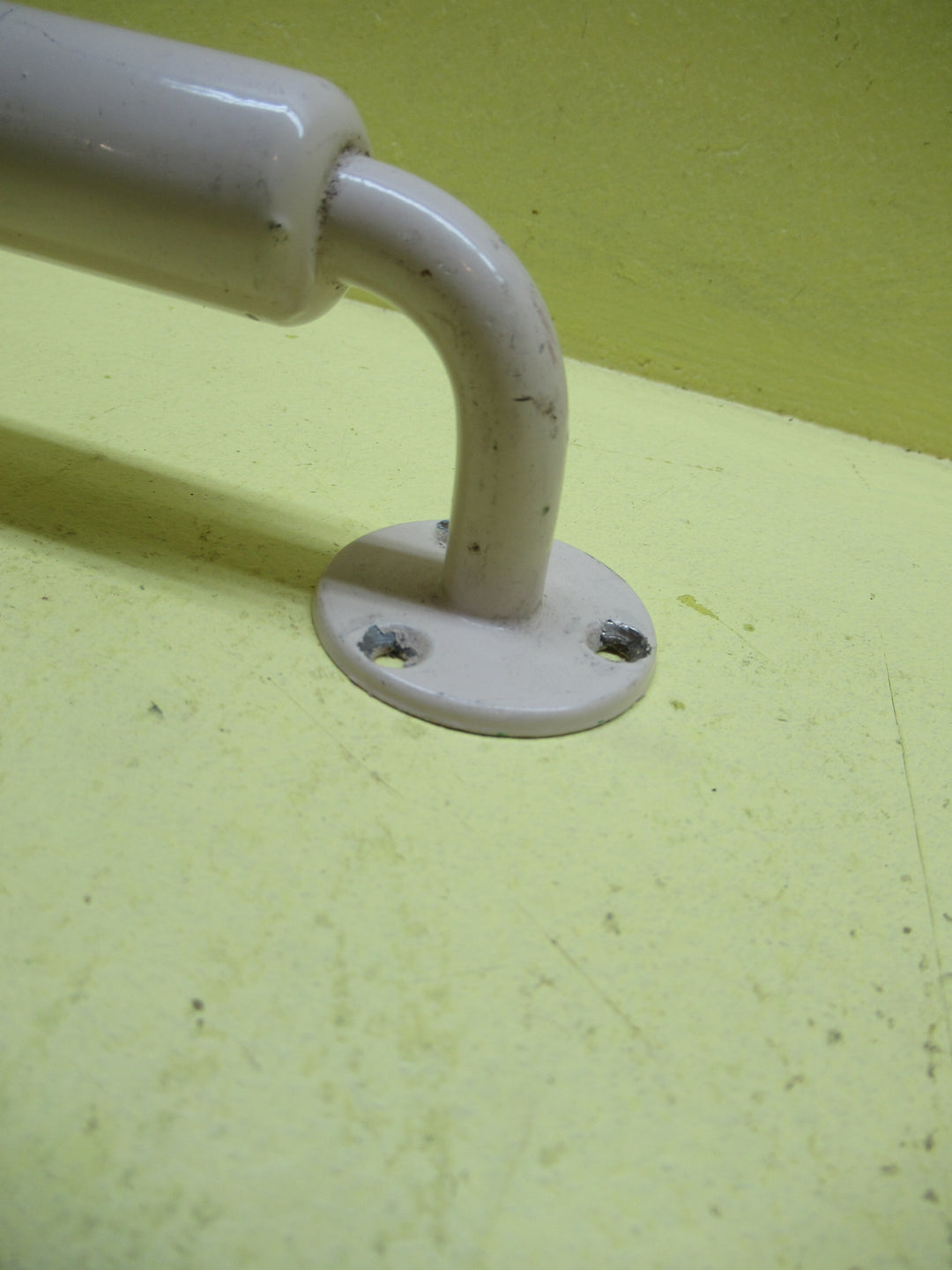 Almond Ivory Grab Rail 347L x 43W x 45H