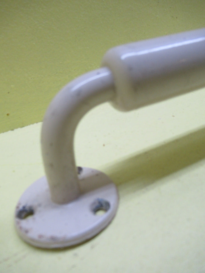 Almond Ivory Grab Rail 347L x 43W x 45H