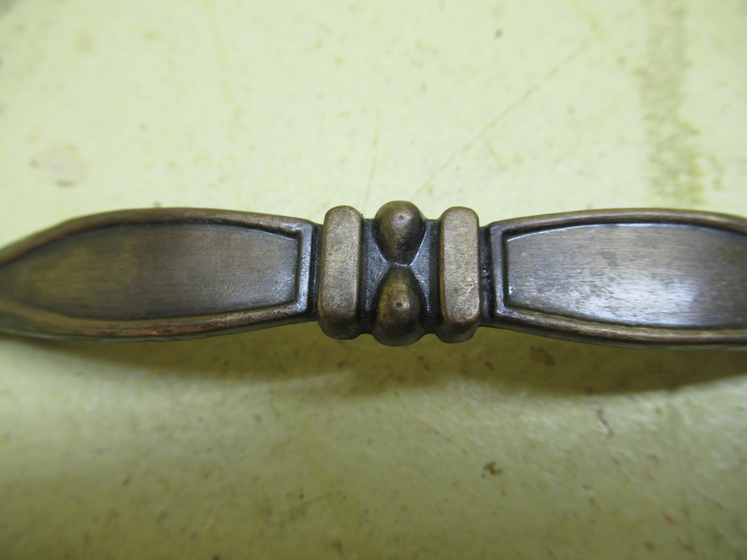 Antique Brass Fan Ends with Knotted Middle Draw Pull 140L x 17W x 15H