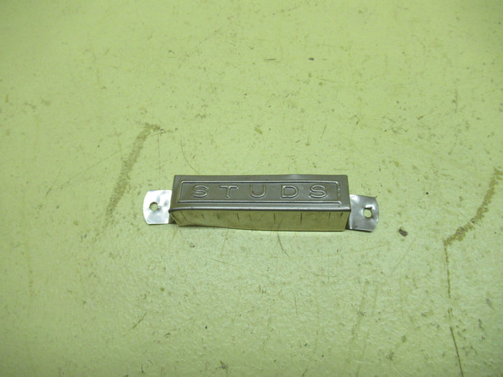 Studs Draw Pull Label 110L x 17H x 17D