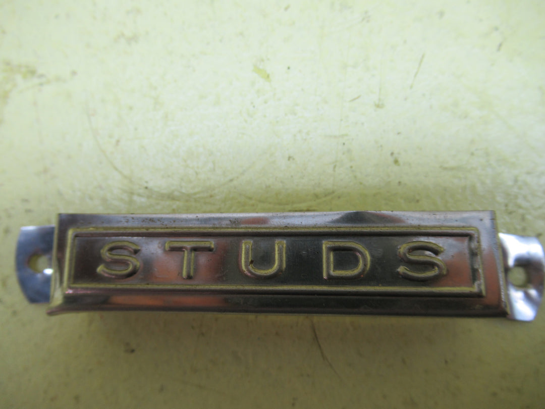 Studs Draw Pull Label 110L x 17H x 17D