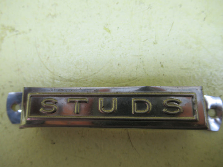 Studs Draw Pull Label 110L x 17H x 17D