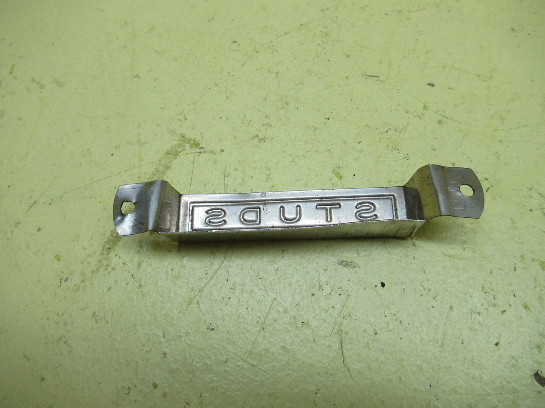 Studs Draw Pull Label 110L x 17H x 17D