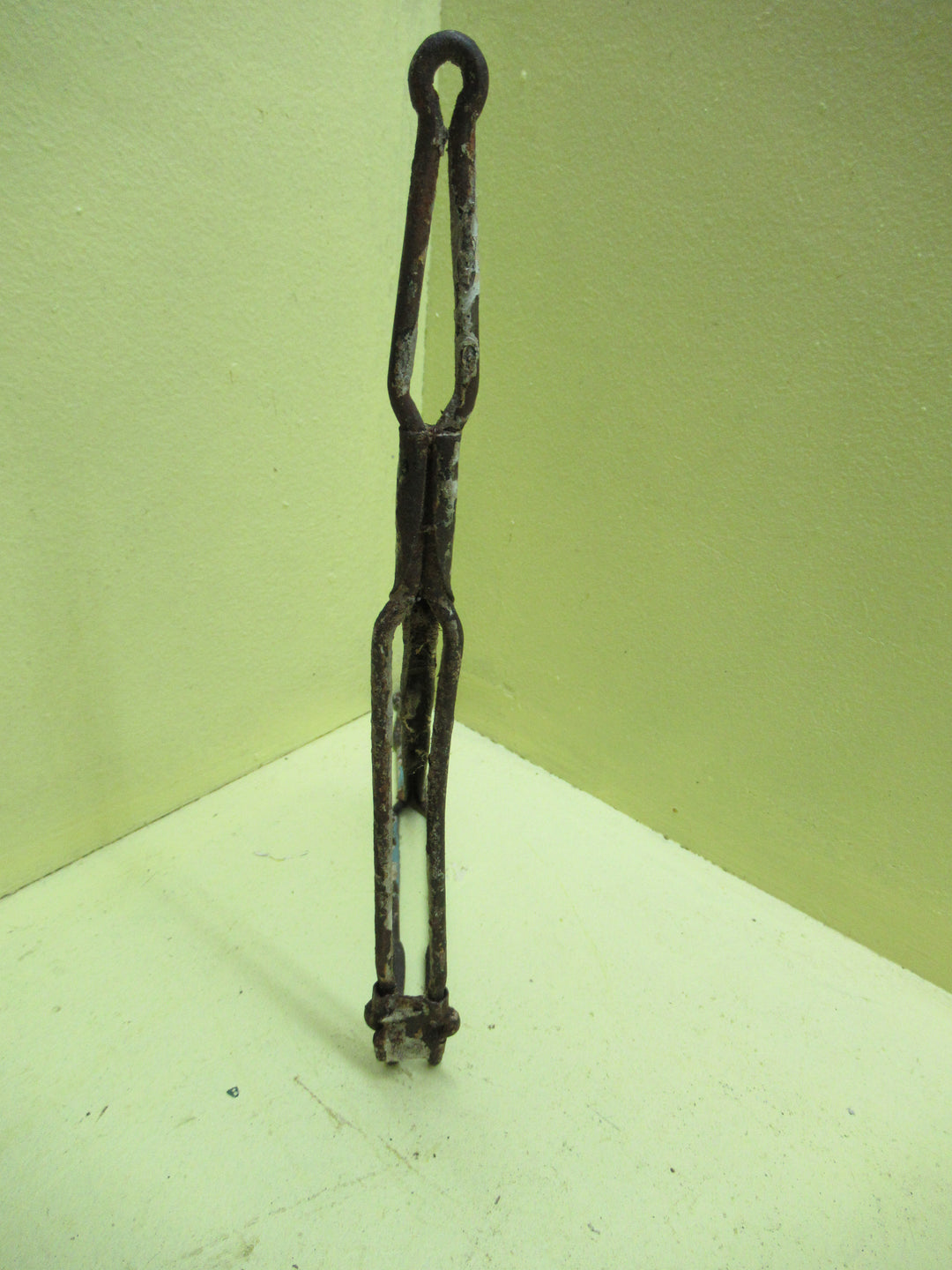 Fancy Single Steel Wall Bracket