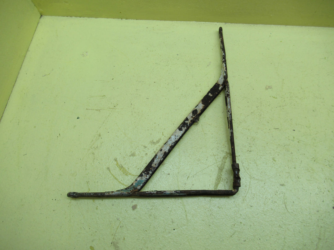 Fancy Single Steel Wall Bracket