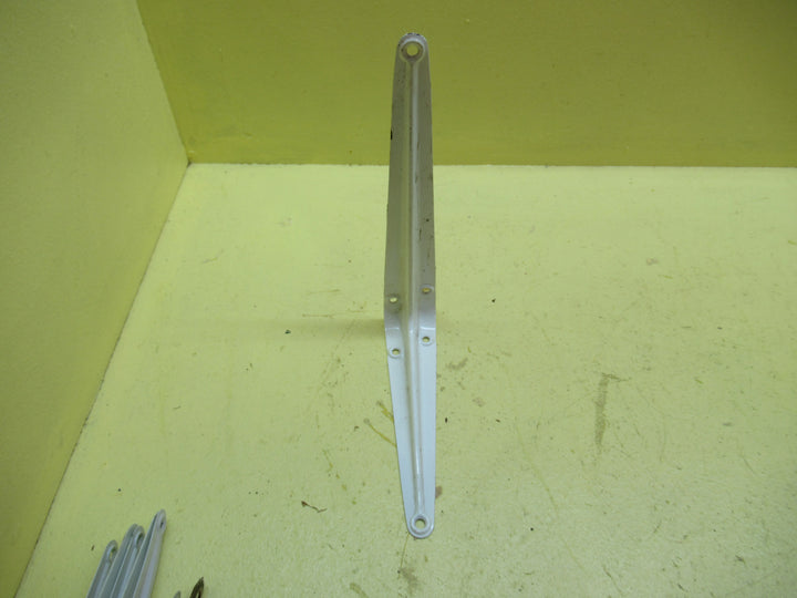 Middle Ridge Brackets 120-125-150H x 100-145-200D x 15-20-35W