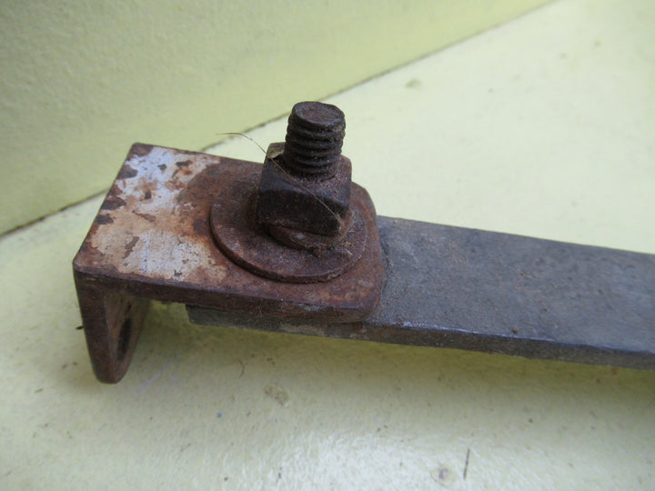 Locking Heavy Duty Securing Bracket 640L x 30D/320-360 half Lengths