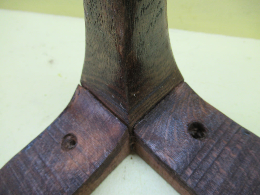 Simple Oak Chair Leg 155H x 150 c 150W