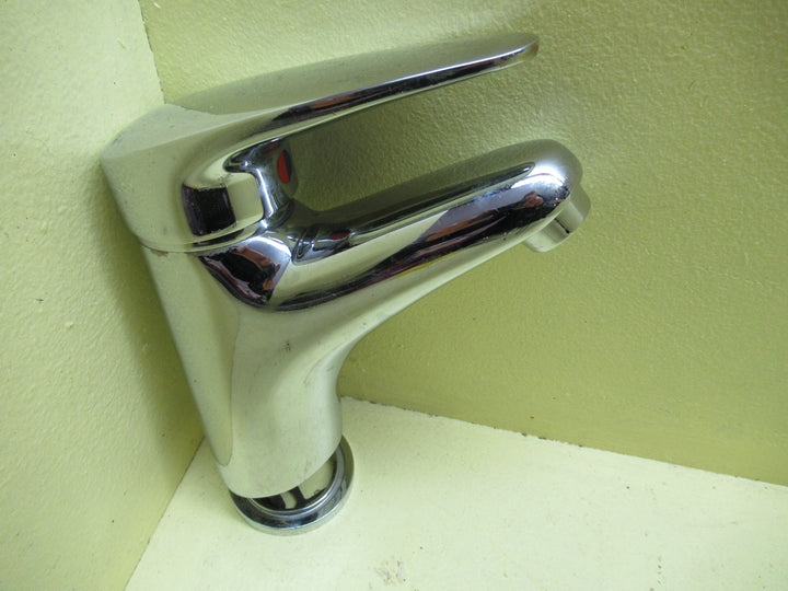 Caroma Short Spout Bathroom Mixer Tap 140H x 50Dia/Spout 90mmL