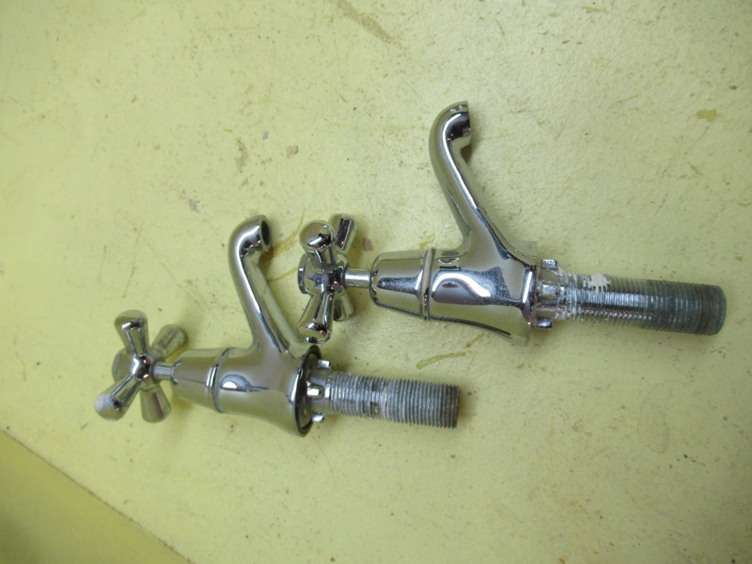 Modern Traditional Basin Mounted Hot & Cold Taps 105H x 45Dia/Spout 70L