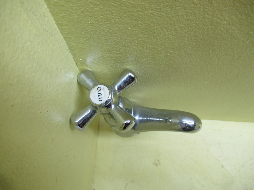 Modern Traditional Basin Mounted Hot & Cold Taps 105H x 45Dia/Spout 70L