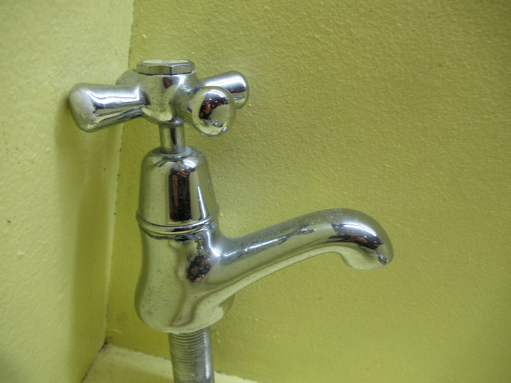 Modern Traditional Basin Mounted Hot & Cold Taps 105H x 45Dia/Spout 70L