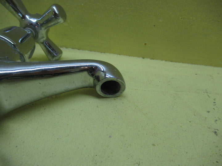 Modern Traditional Basin Mounted Hot & Cold Taps 105H x 45Dia/Spout 70L