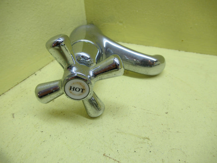 Modern Traditional Basin Mounted Hot & Cold Taps 105H x 45Dia/Spout 70L
