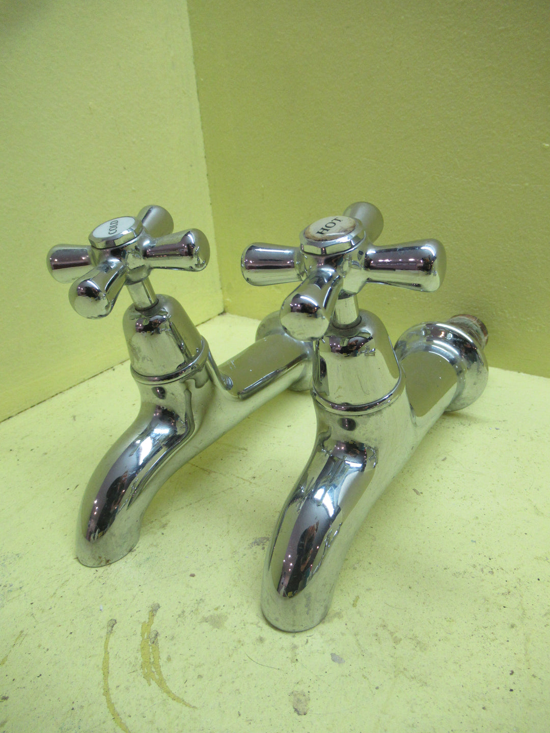 Modern Traditional Methven Bath Tap 130H x 55dDia x 160D