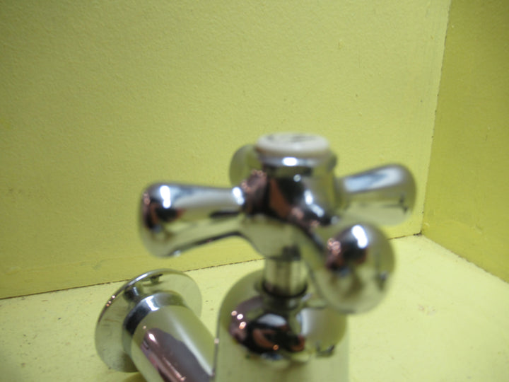 Modern Traditional Methven Hot & Cold Bath Taps 130H x 55Dai x 160D