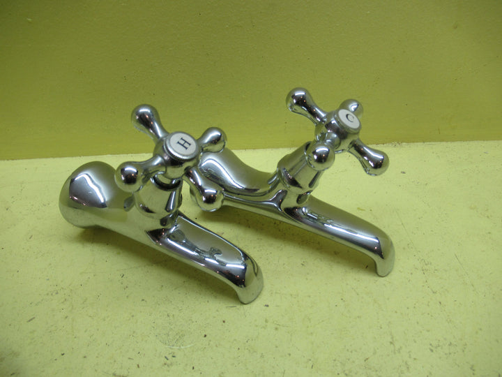 Modern Traditional Style Bath Tub Taps 125H x 50Dia x 160D/Dia 25mm