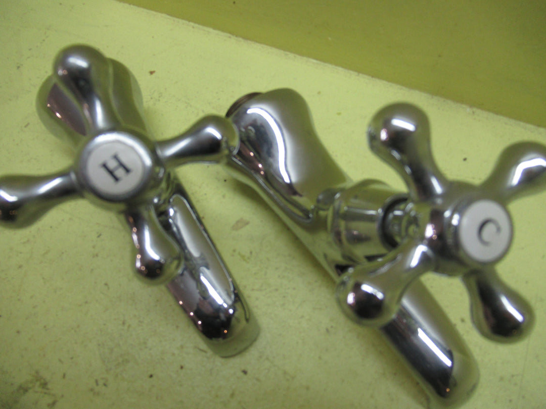 Modern Traditional Style Bath Tub Taps 125H x 50Dia x 160D/Dia 25mm