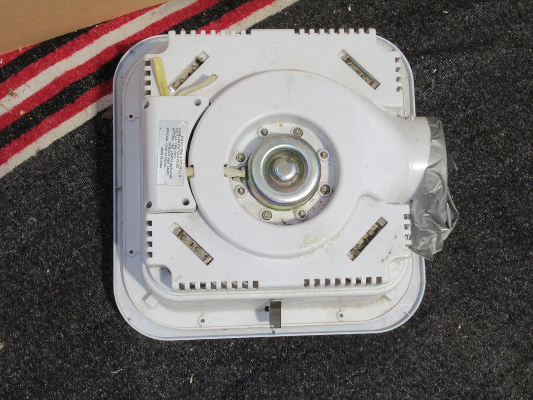 Bathroom 5 Bulb Heat/Fan Light 370SQ x 200D