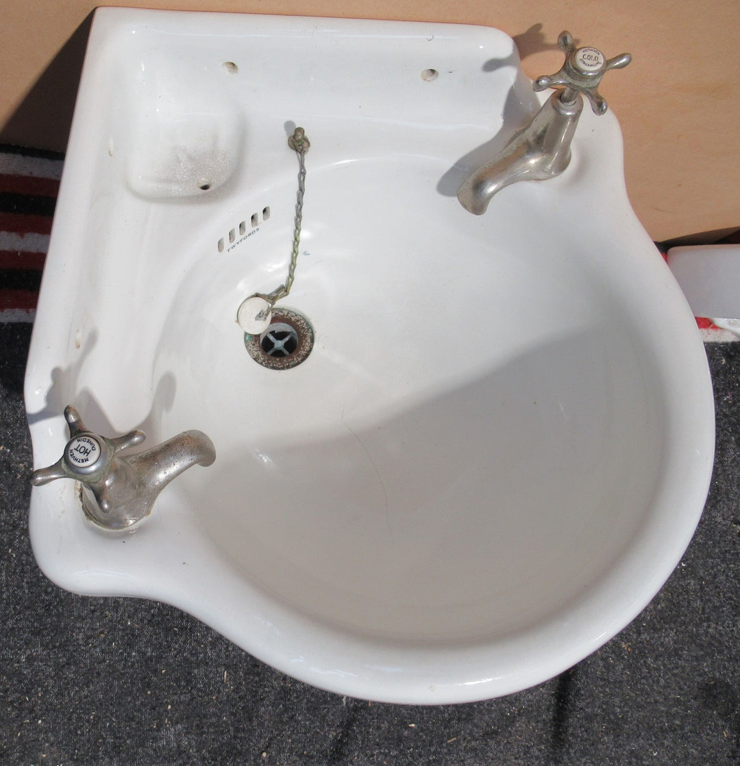 Twyford Vitromant Porcelain Basin   400 x 400W x 550D