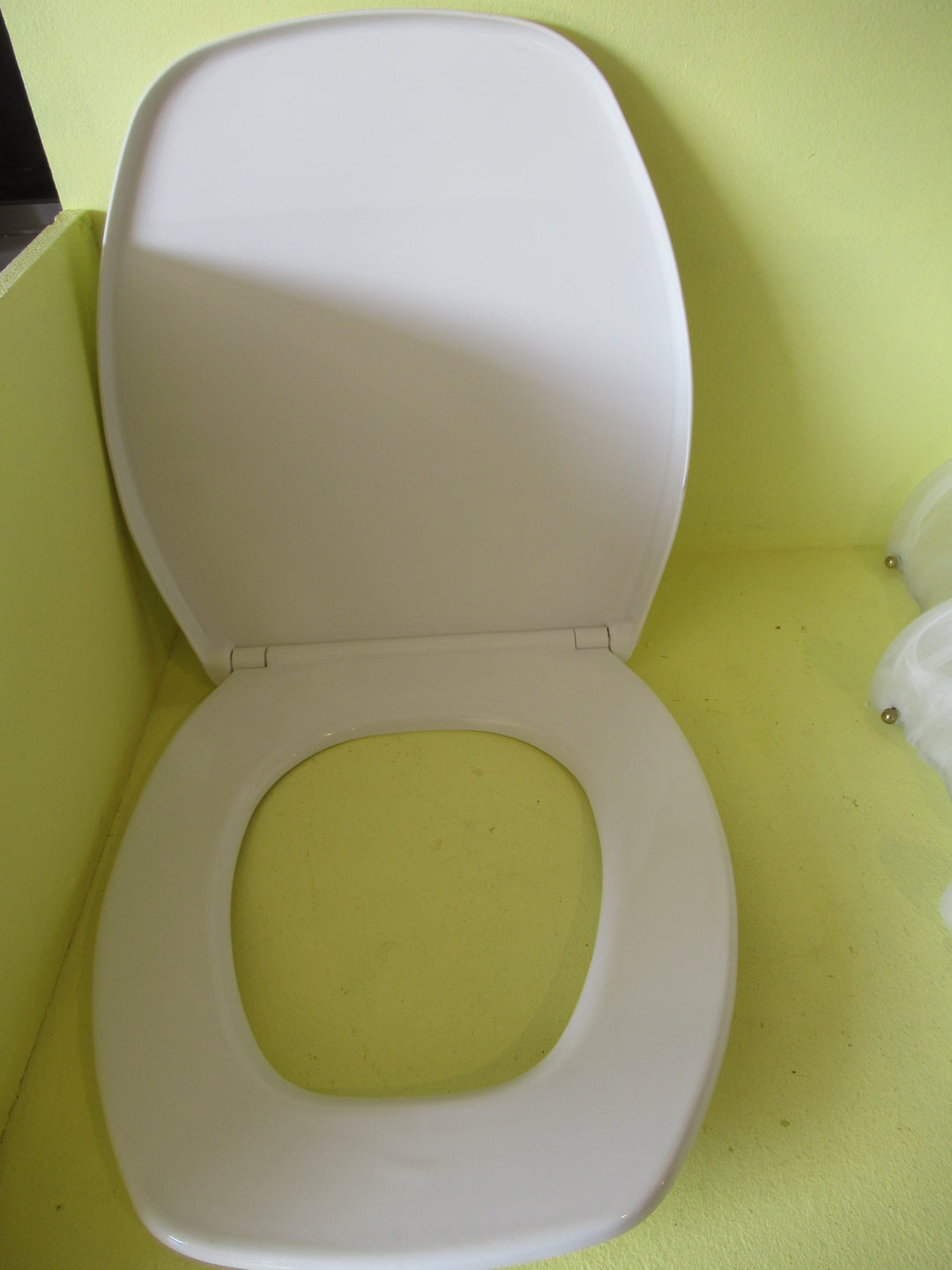 Plastic Toilet Lid  20H x 400W x 500D