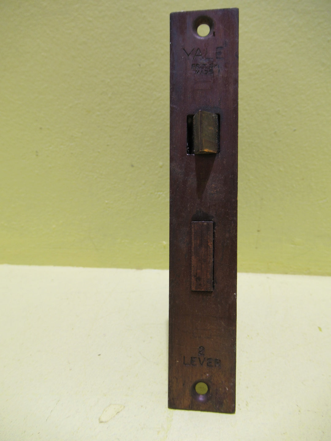 Yale - 2 Lever Lock - British Mae 132L x 22W/Body 95L x 85D x 10W