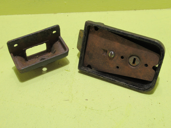 Russwin Night Latch & Keep made in Canada 60H x 90W x 50D/Keep 47H x 65W x 32D