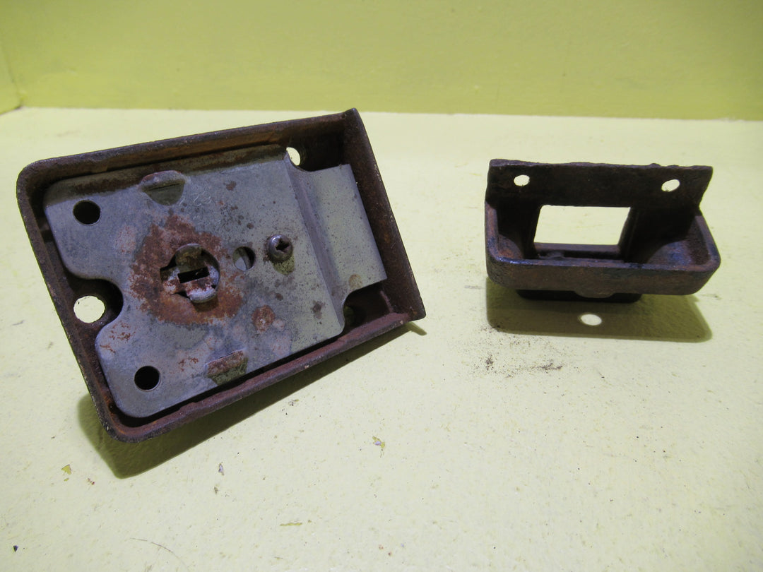 Art Deco Yale Night Latch with Metal Casting with Curved Rectangle Corners and Oval Knob 94W x 60H x 45D