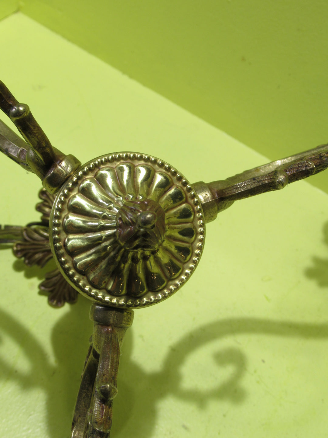 Vintage Oak Leaf 3 Light Brass Pendant Light 460 Dia x 240-470H