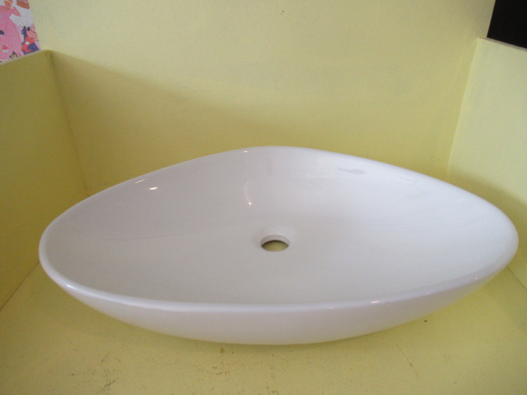 Pippi Shape Ceramic Basin 130H x 590W x 400D(CArt)