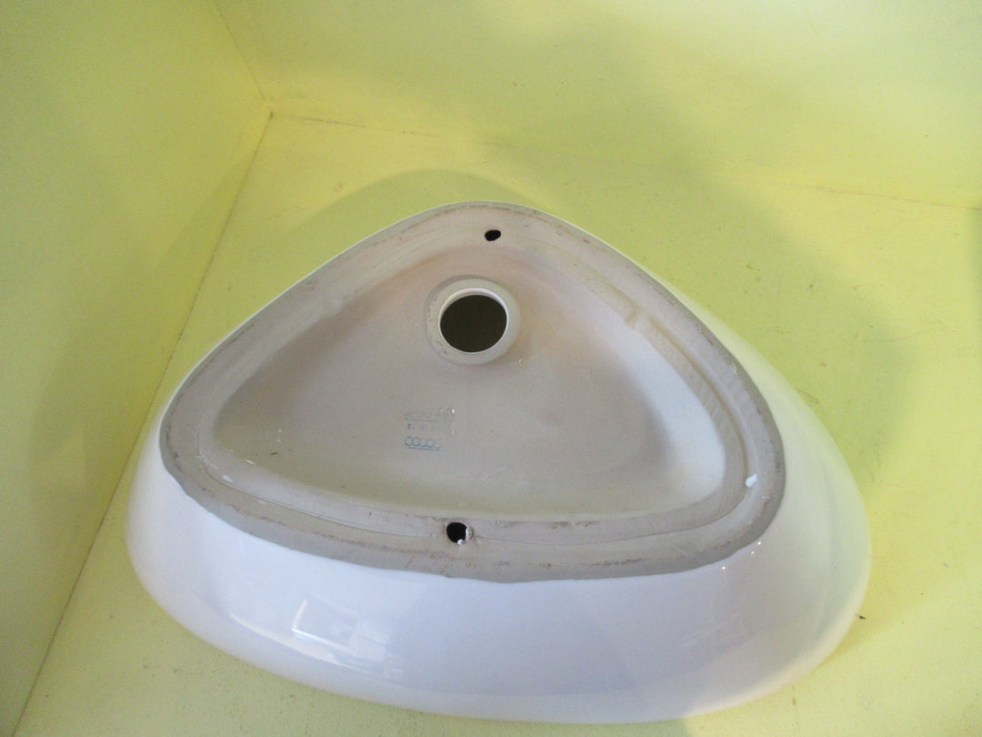 Pippi Shape Ceramic Basin 130H x 590W x 400D(CArt)