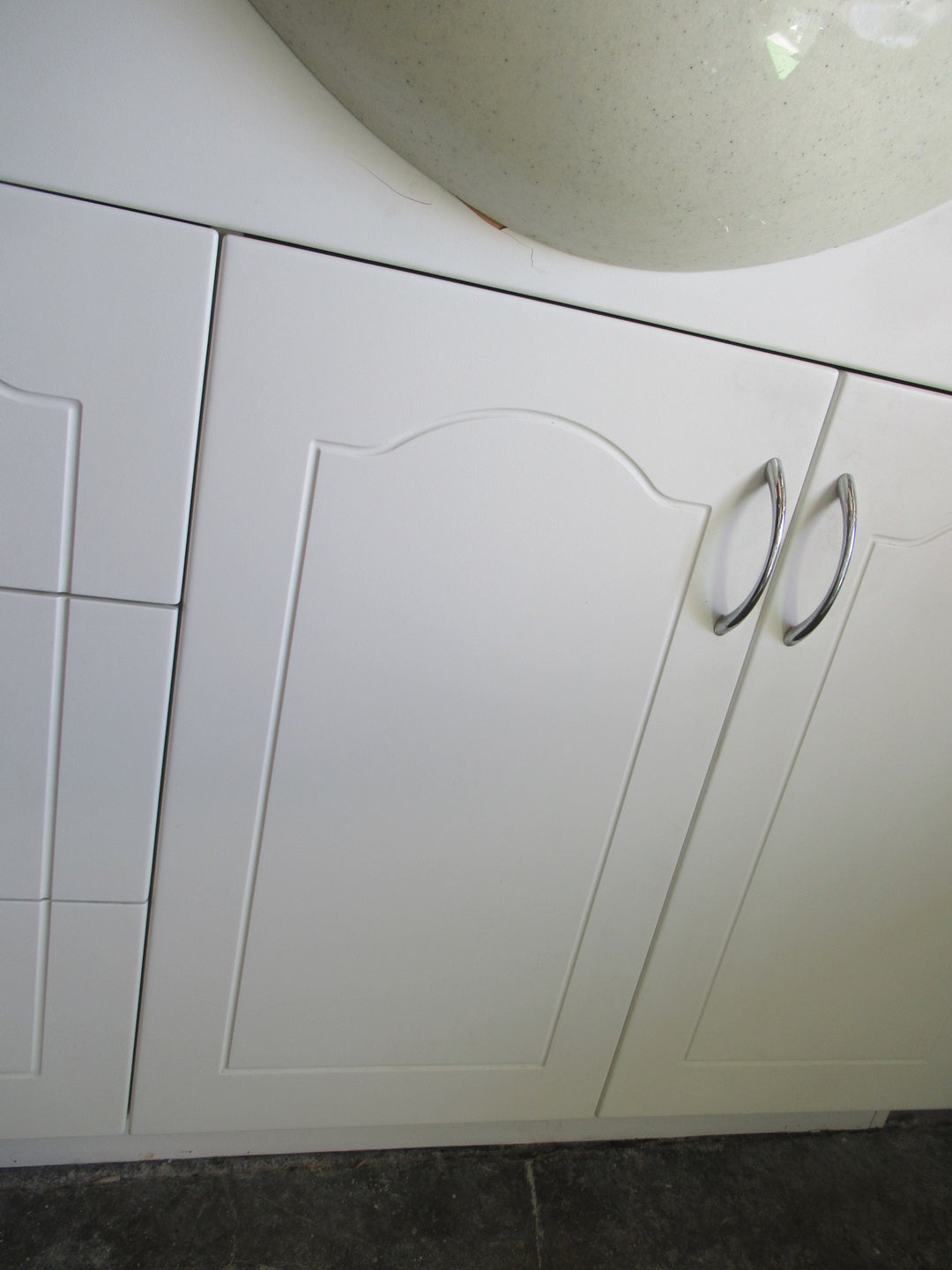 White/Cream Bathroom Vanity with 3 Draws, 2 Cupboard with Methven Mixer Tap 890H x 1010W x 490D