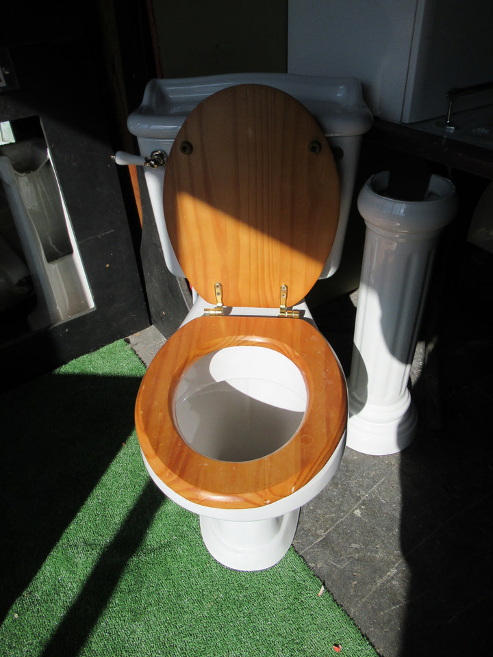 Twyford Traditional Villa Toilet & Cistern with Wooden Seat 800H 360-470W x 700D