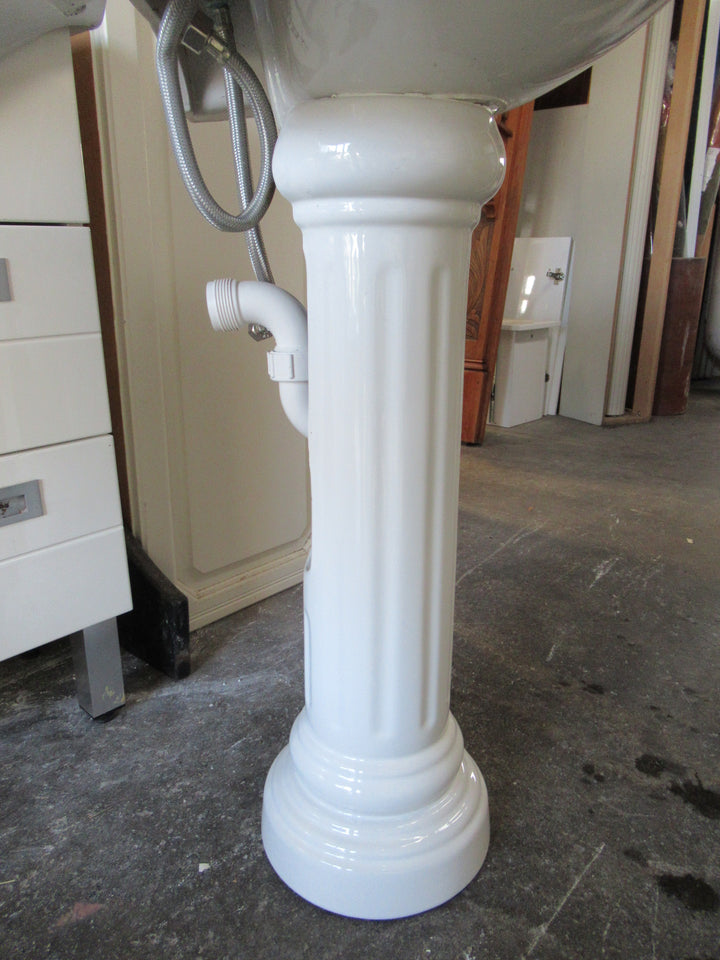 Traditional Villa Basin on Pedestal with Hardware 860H x 560W x 460D