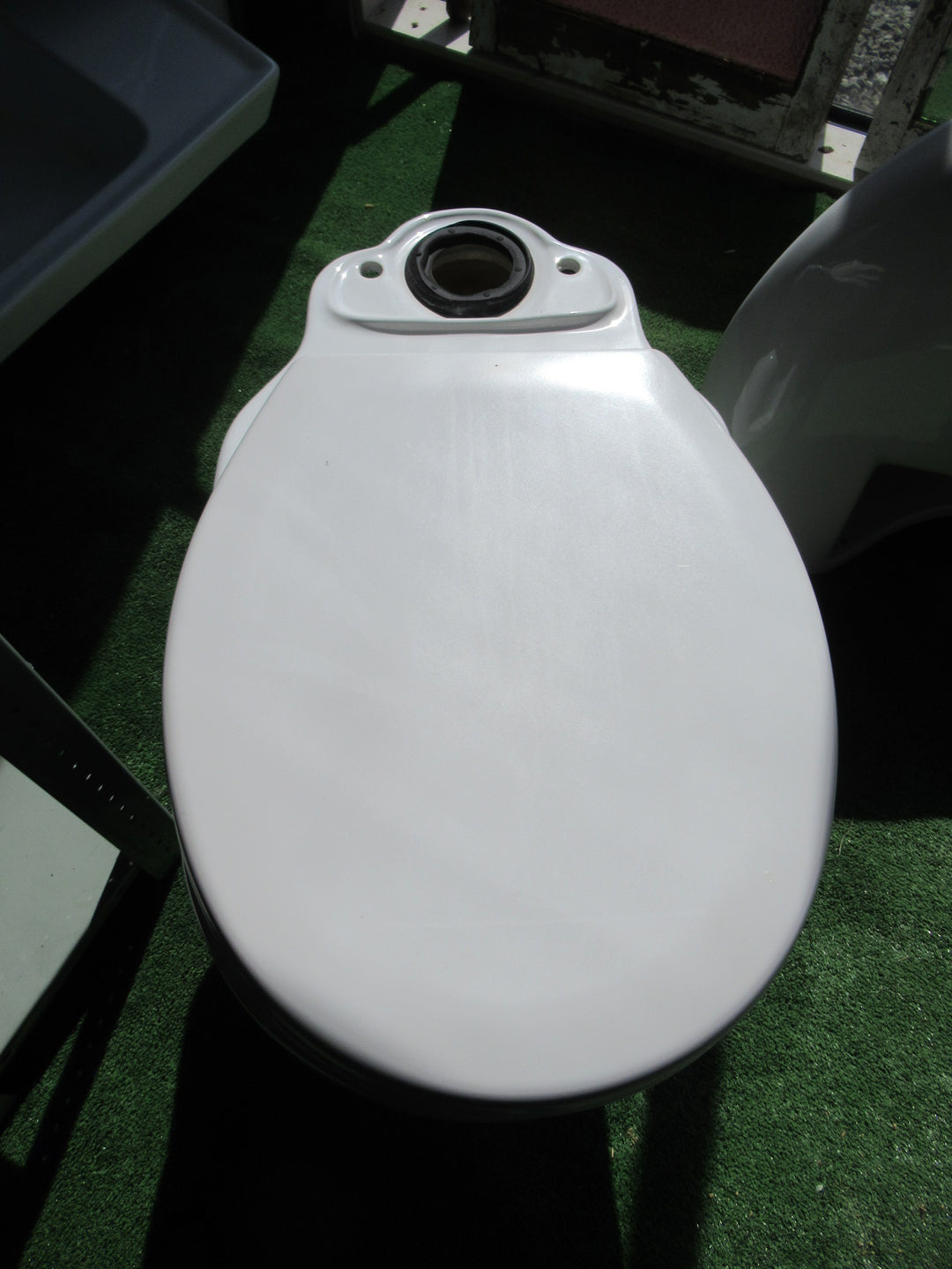 Modern Whtie Toilet with Slow-Close Toilet Seat 400H x 365W x 655D
