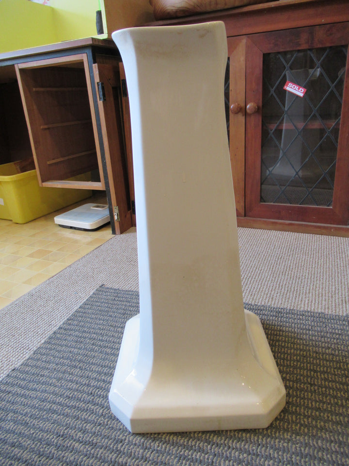 Belgravia Porcelain Pedestal 610H x 175W x 165D Basw 320SQ
