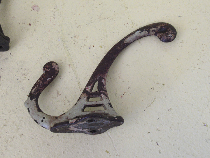 Quaver Double Coat Hook 120H x 30-35W x 80D