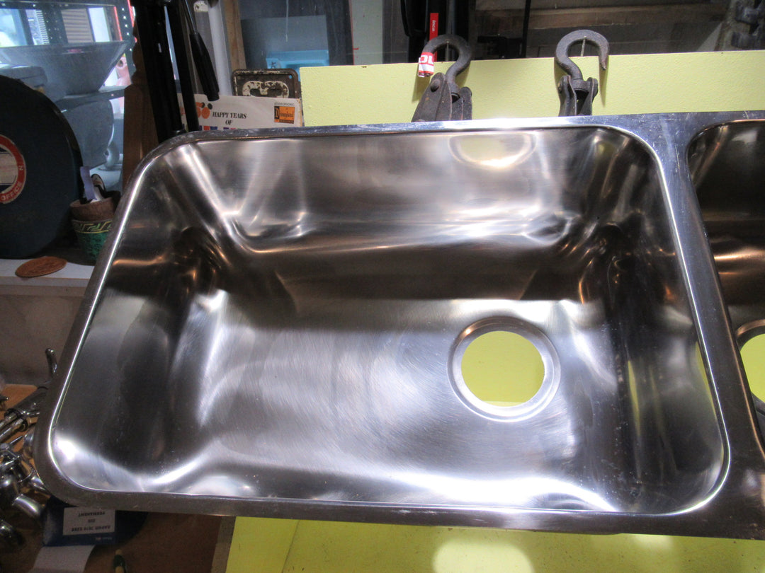 Mercer Doule Laundry Sinks 1080H x 390W x 180D