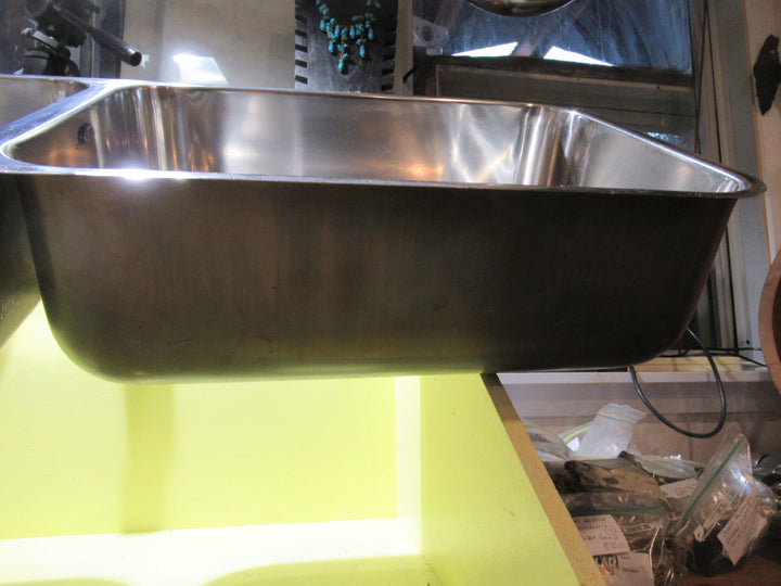 Mercer Doule Laundry Sinks 1080H x 390W x 180D